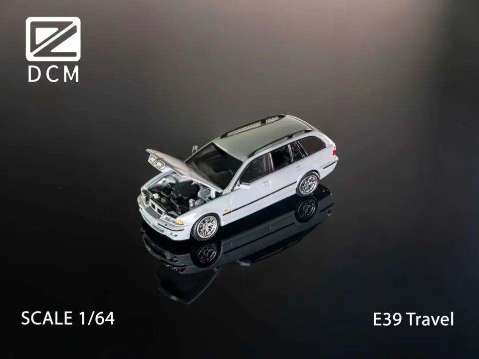 DCM BMW E39 TOURING SILVER 1:64