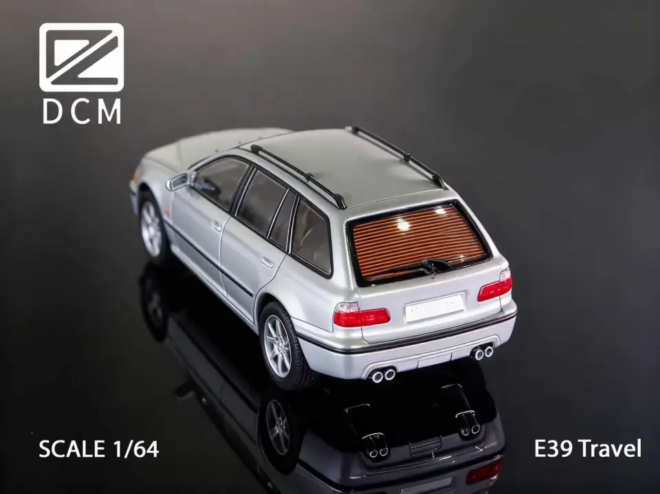 DCM BMW E39 TOURING SILVER 1:64