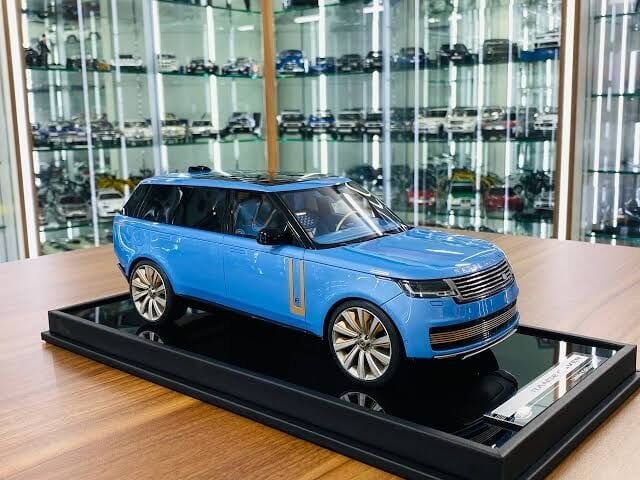 MotorHelix 1:18 Range Rover Autobiography  Limited 66