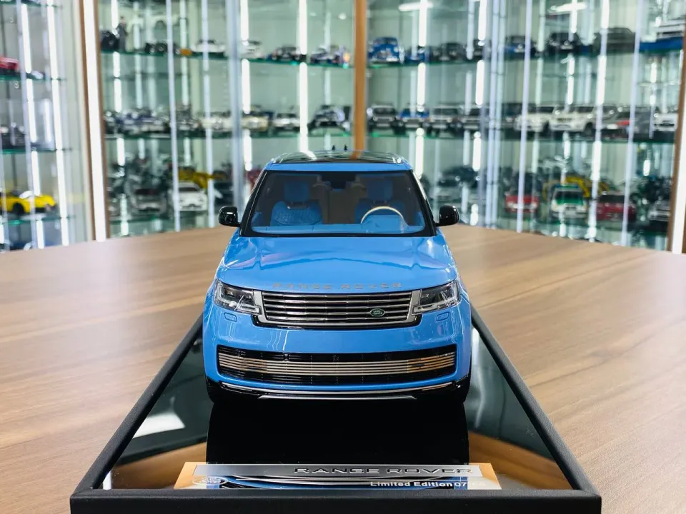 MotorHelix 1:18 Range Rover Autobiography  Limited 66