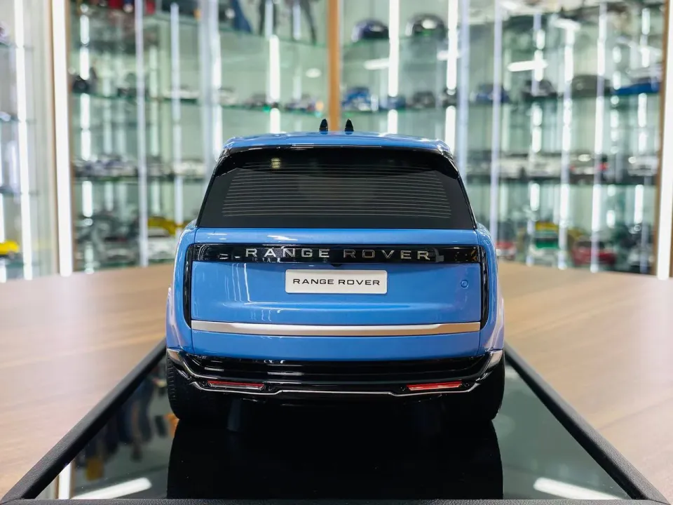 MotorHelix 1:18 Range Rover Autobiography  Limited 66