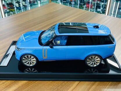 MOTORHELİX 1:18 Range Rover Autobiography  Limited 66