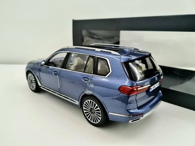 1:18 Kyosho 2022 BMW X7 G07