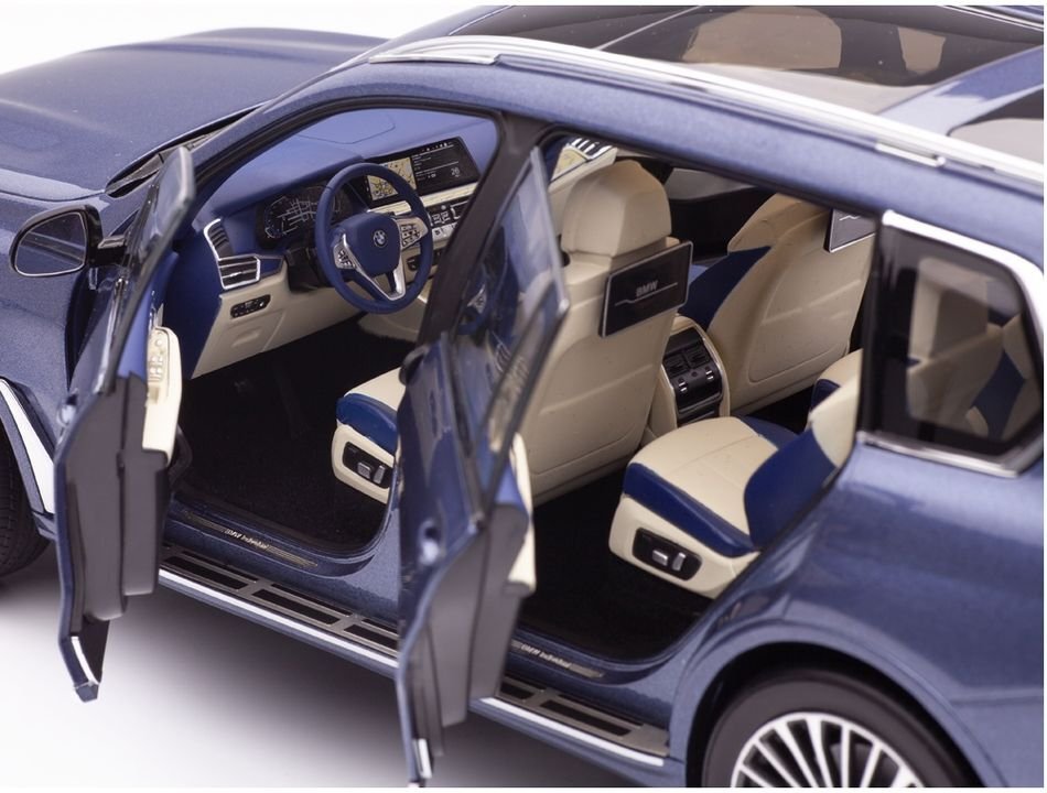 KYOSHO 1:18 2022 BMW X7 G07