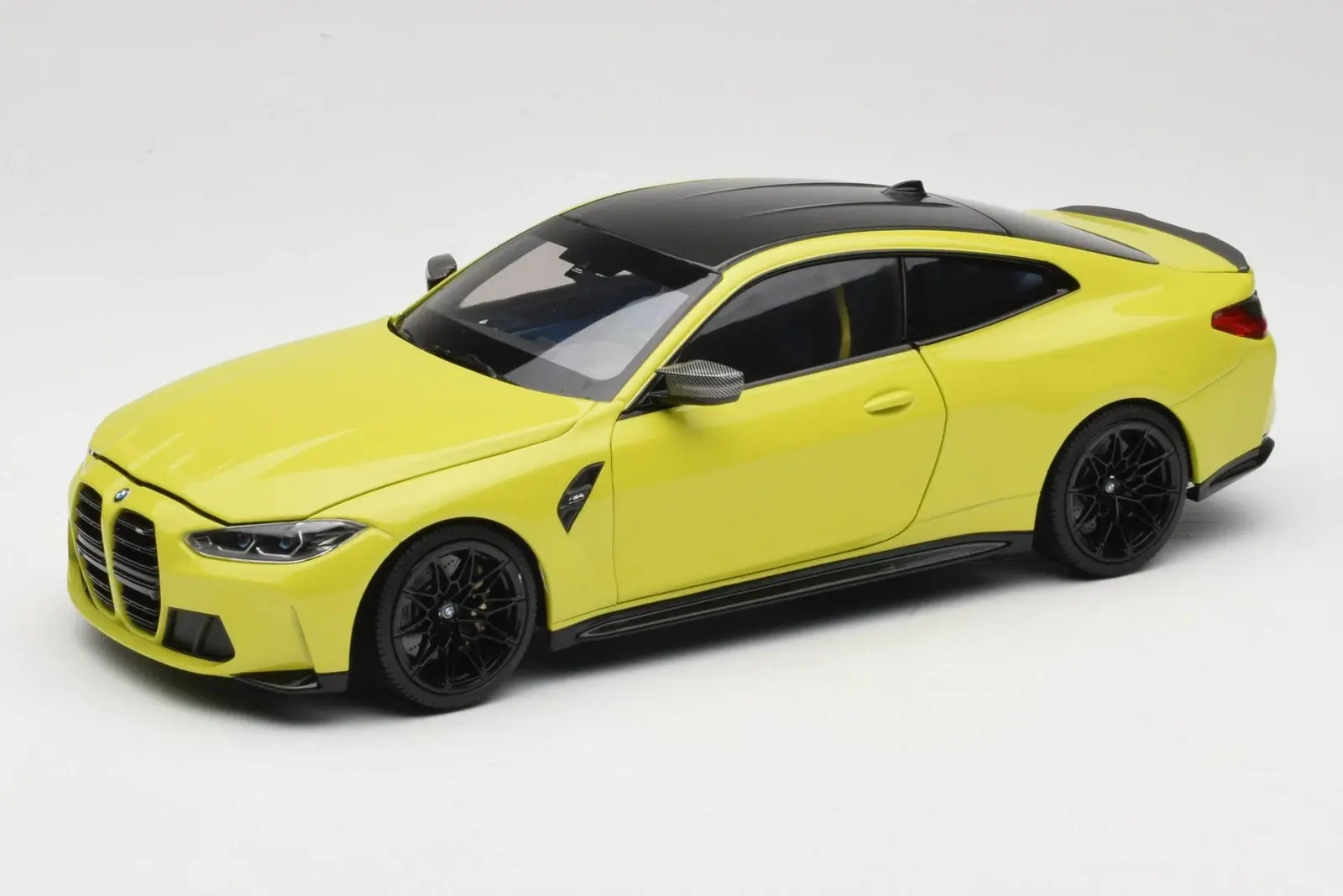 MINICHAMPS BMW -M4 (G82) SAO PAULO YELLOW 2020 1:18 DEALER VERSION