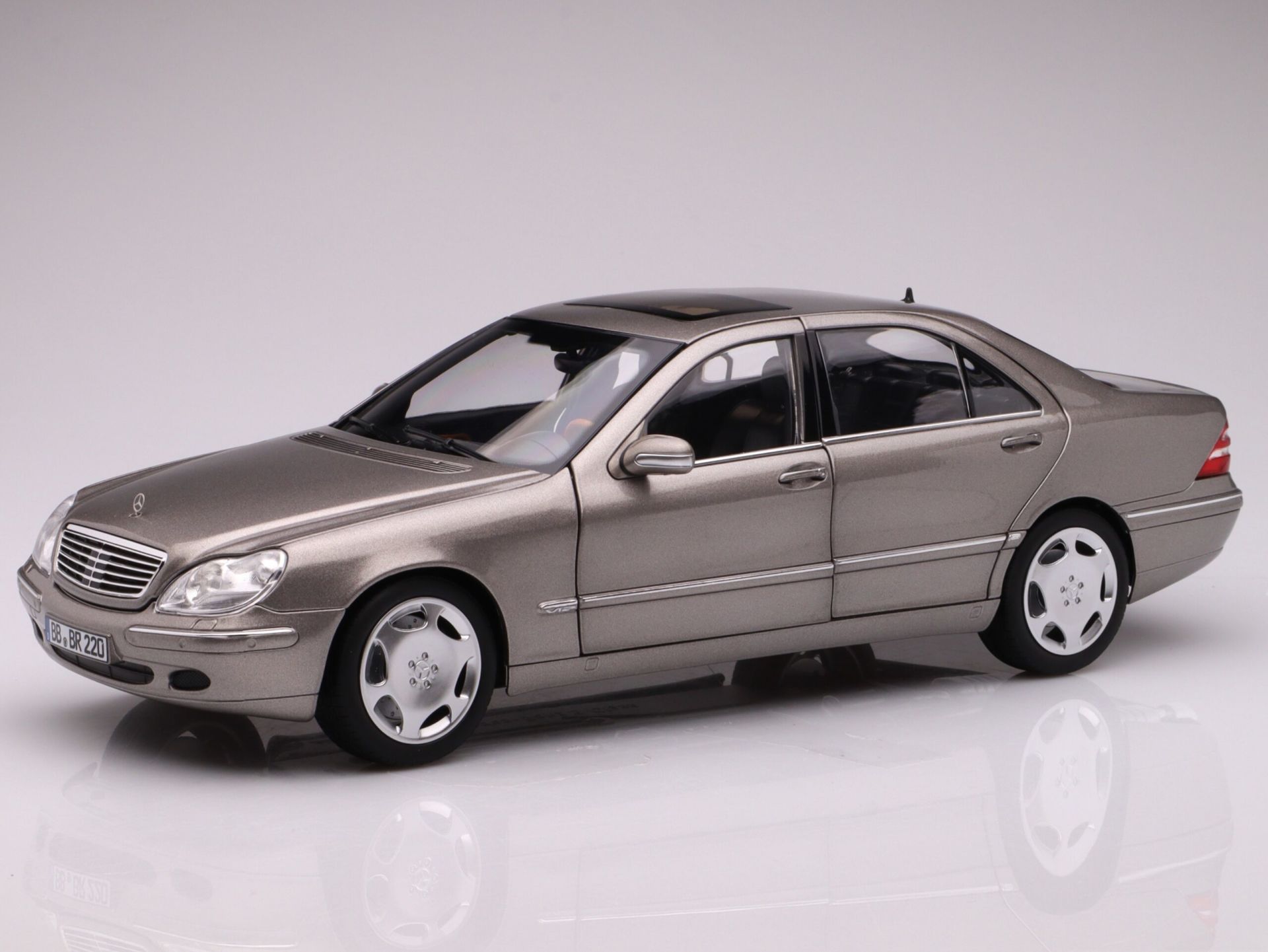 NOREV MERCEDES BENZ S600 (V220) 2005 1:18 (B66040660)