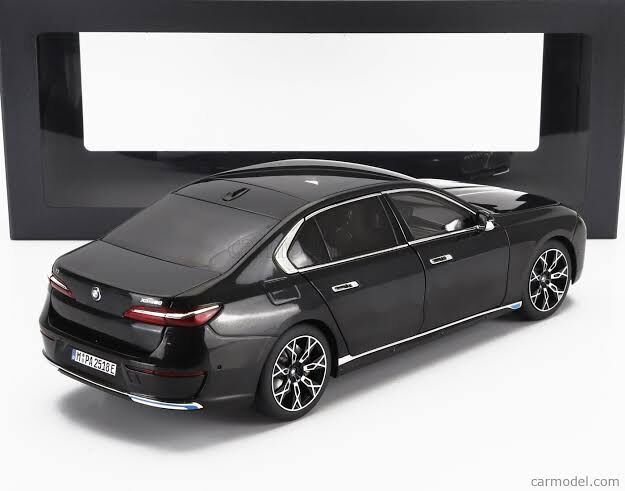 Minichamps 2023 BMW i7 Limousine (G70)
