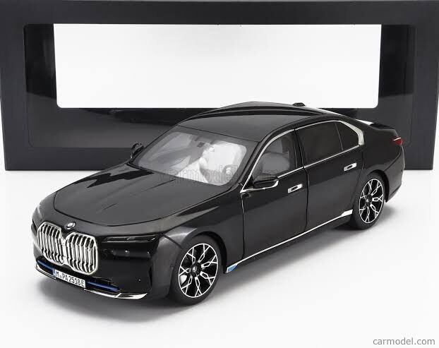 1:18 Minichamps 2023 BMW i7 Limousine (G70)