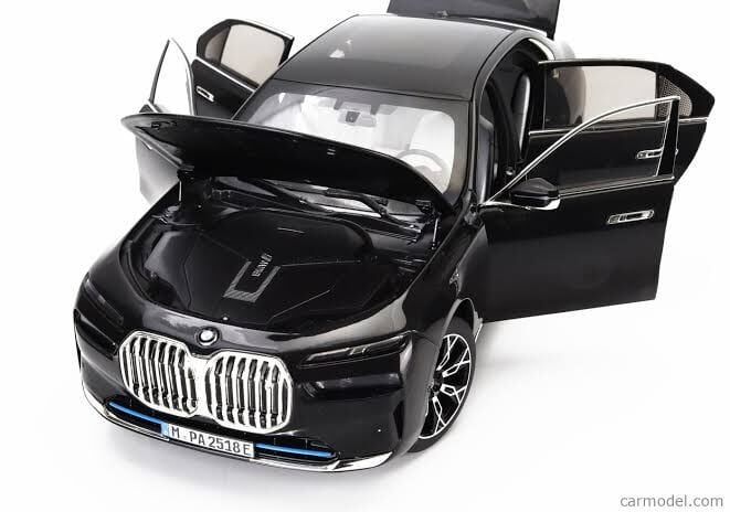 1:18 Minichamps 2023 BMW i7 Limousine (G70)