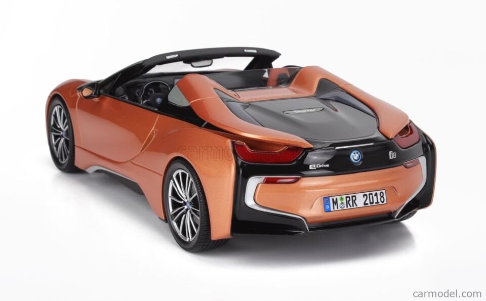 1/18 MINICHAMPS - BMW - i8 HYBRID ROADSTER (i15) 2018