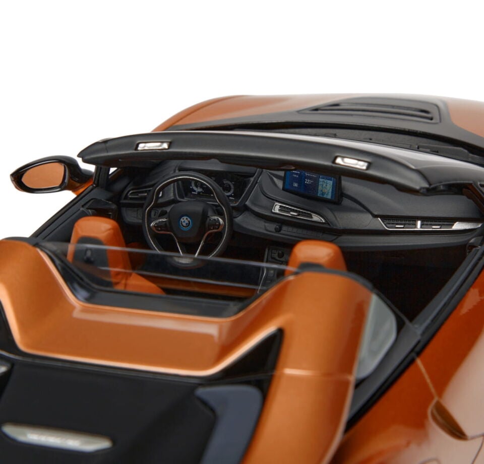 Minichamps- BMW - i8 HYBRID ROADSTER (i15) 2018 DEALER VERSION