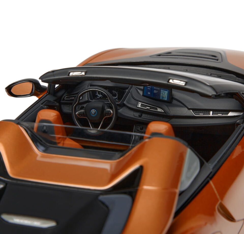 Minichamps- BMW - i8 HYBRID ROADSTER (i15) 2018 DEALER VERSION