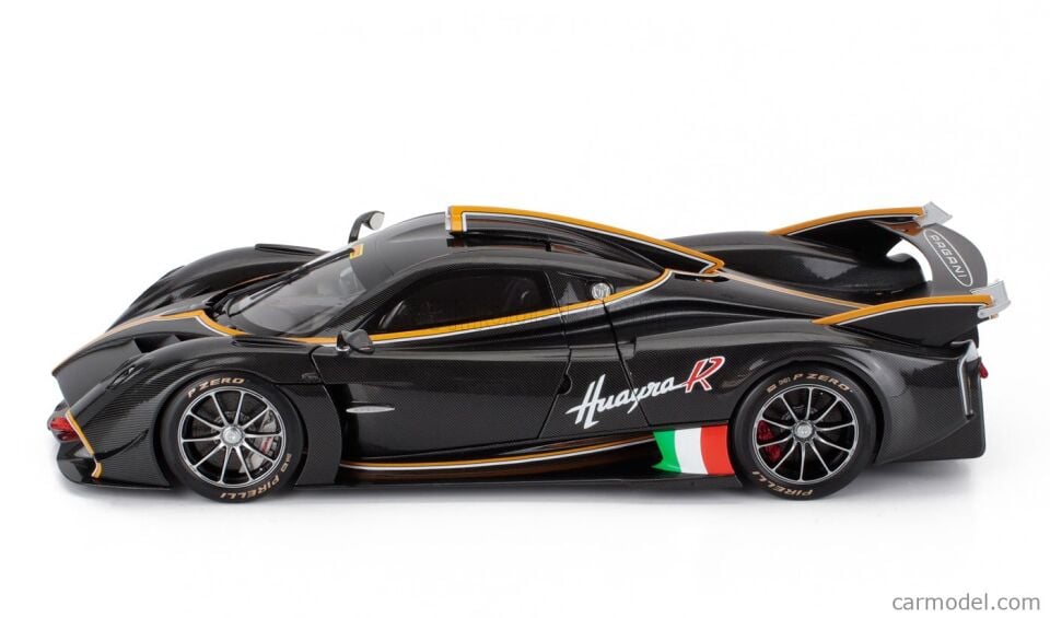 LCD MODEL 1:18  PAGANI - HUAYRA R N 1 2021