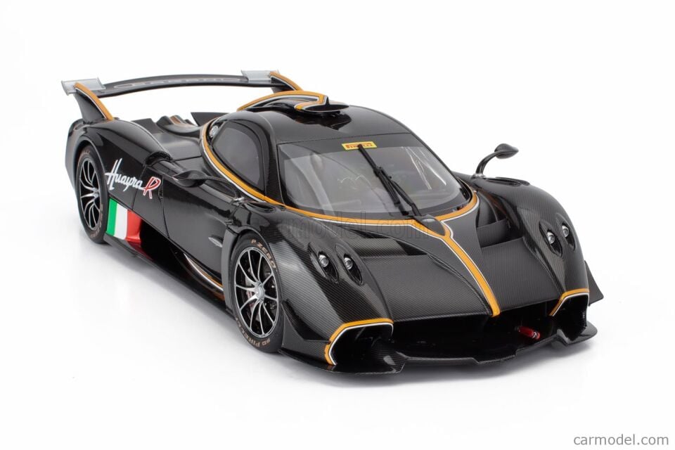 LCD MODEL 1:18  PAGANI - HUAYRA R N 1 2021