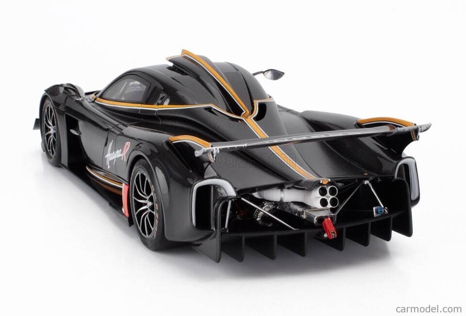 LCD MODEL 1:18  PAGANI - HUAYRA R N 1 2021