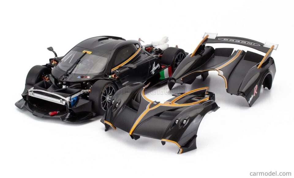 LCD MODEL 1:18  PAGANI - HUAYRA R N 1 2021