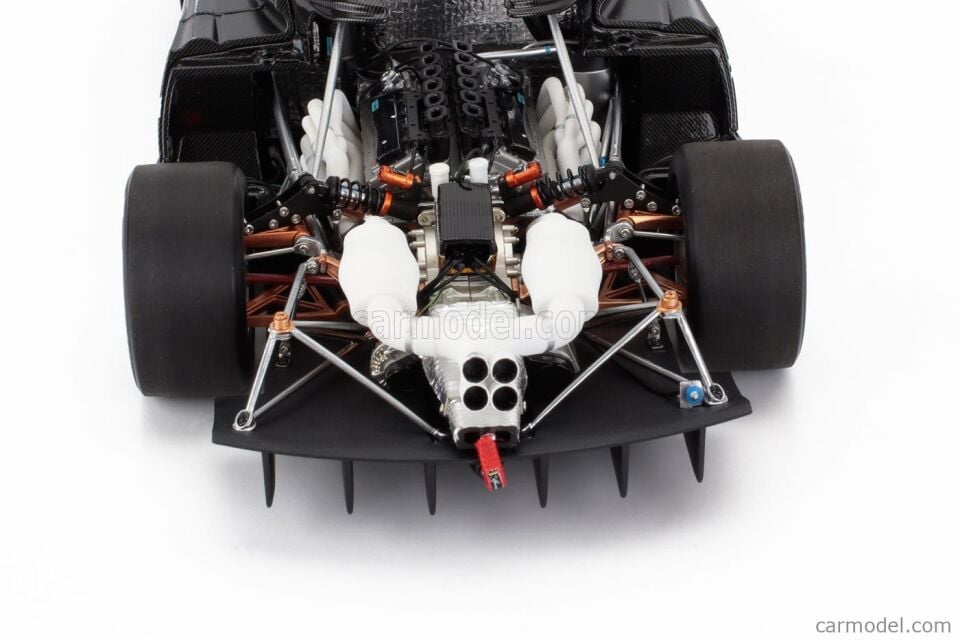 LCD MODEL 1:18  PAGANI - HUAYRA R N 1 2021