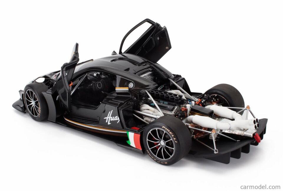 LCD MODEL 1:18  PAGANI - HUAYRA R N 1 2021