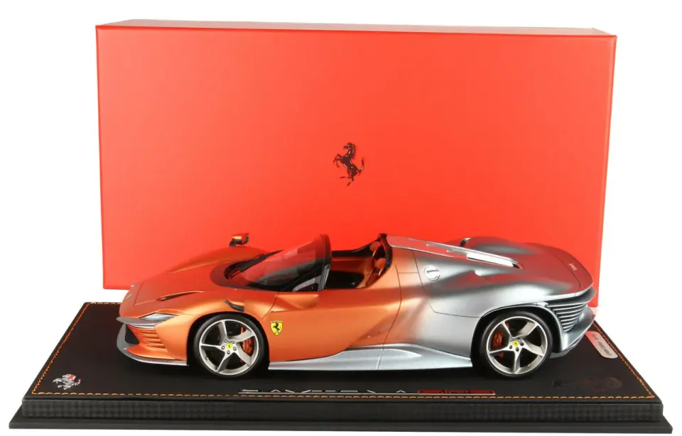 BBR FERRARI SP3 DAYTONA SEAT ORANGE/TITANIUM GREY 1:18