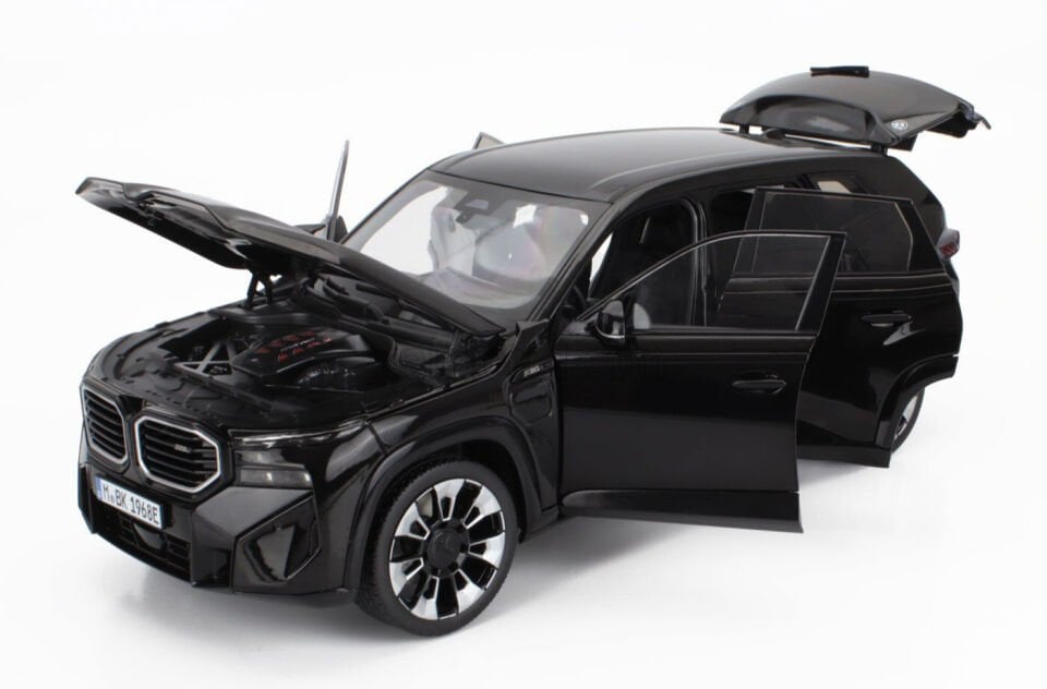 MINICHAMPS BMW XM (G09) BLACK SAPPHIRE 2023 1:18 DEALER VERSION