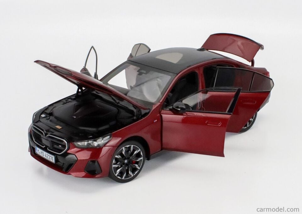 Minichamps 2023 BMW i5 G60 Fire red 1:18