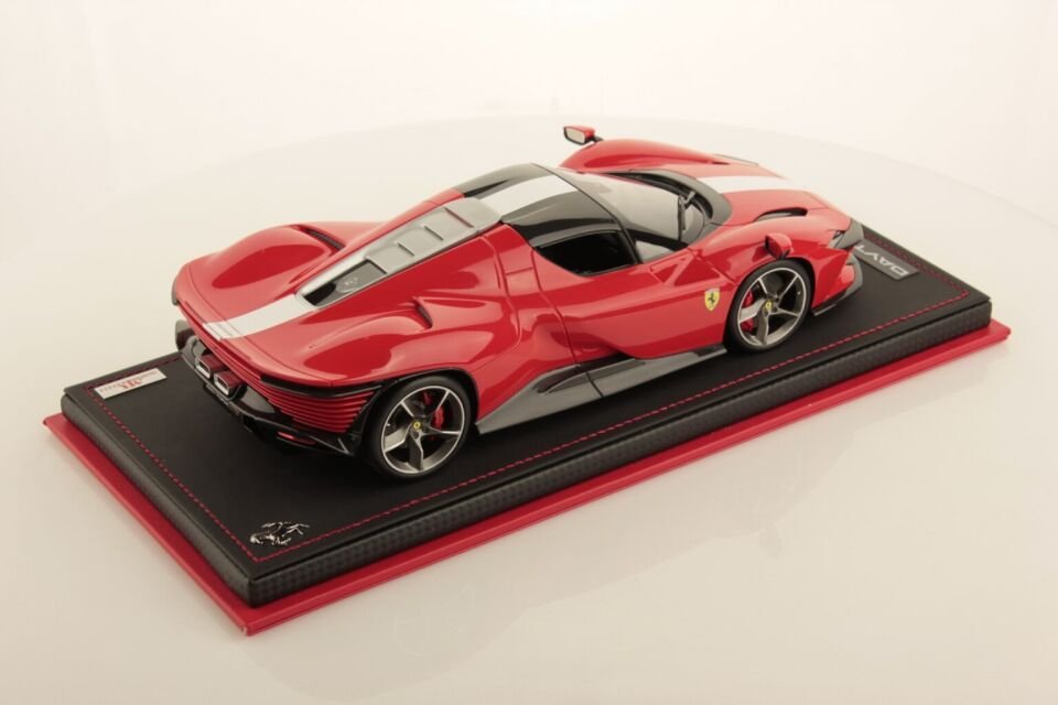 MR COLLECTION FERRARI DAYTONA SP3 ROSSO SCUDERIA 1:18