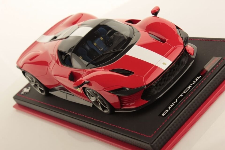 MR COLLECTION FERRARI DAYTONA SP3 ROSSO SCUDERIA 1:18