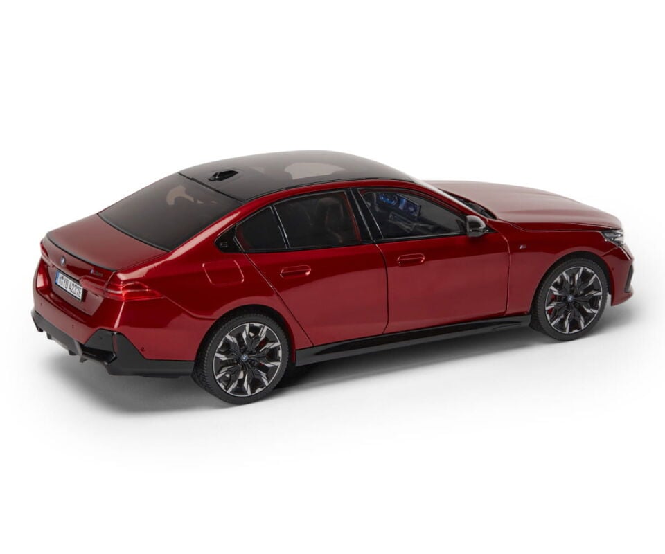 MINICHAMPS BMW İ5 (G60) FIRE RED METALLIC 2023 1:18 DEALER VERSION
