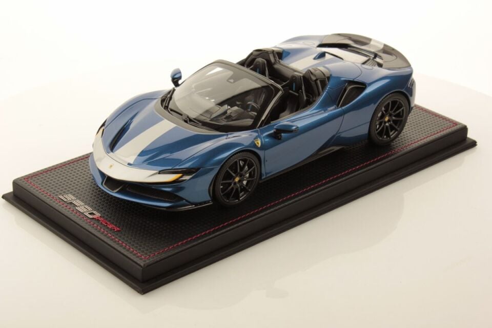 MR COLLECTION FERRARI SF90 SPIDER BLU ELETTRICO 1:18