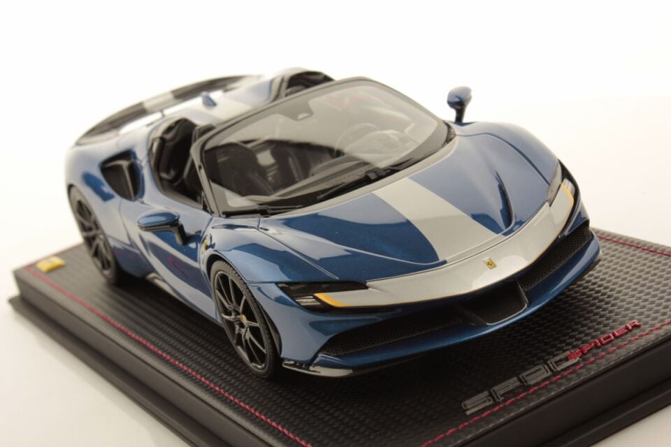 MR COLLECTION FERRARI SF90 SPIDER 1:18 (LİMİTED 99 PCS)