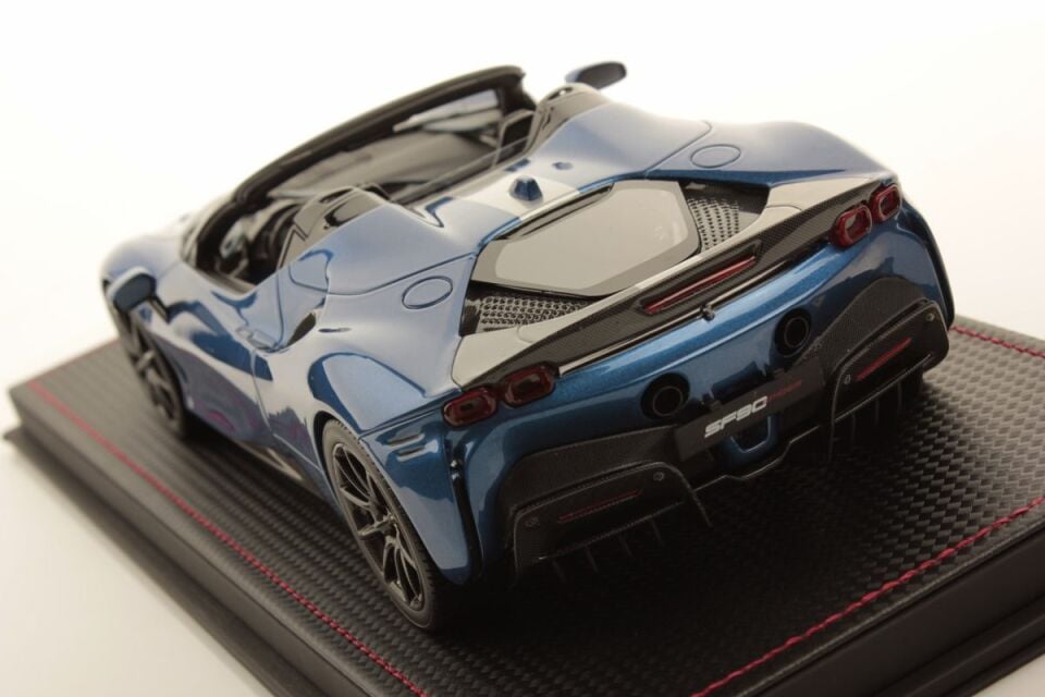 MR COLLECTION FERRARI SF90 SPIDER BLU ELETTRICO 1:18