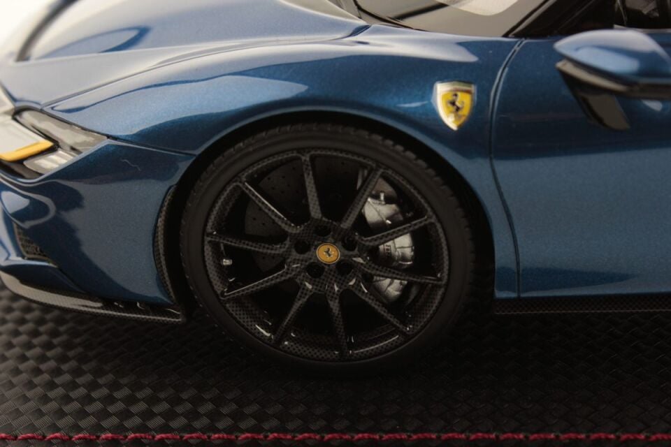 MR COLLECTION FERRARI SF90 SPIDER BLU ELETTRICO 1:18