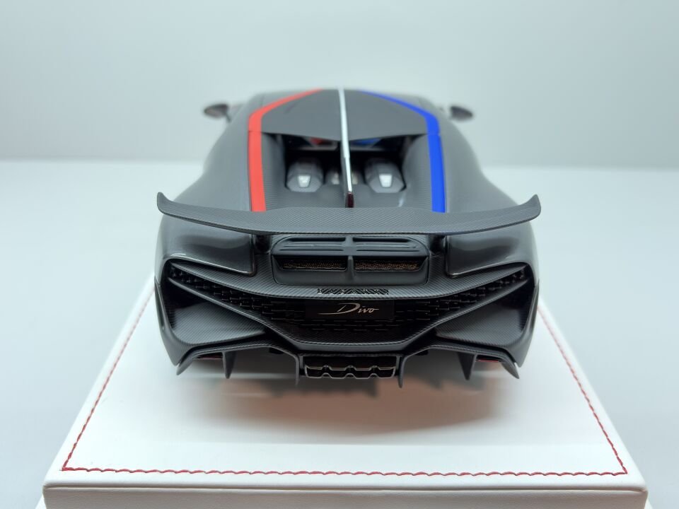 FC MODELS BUGATTI DIVO NOCTURNE/FRENCH STRIP 1:18