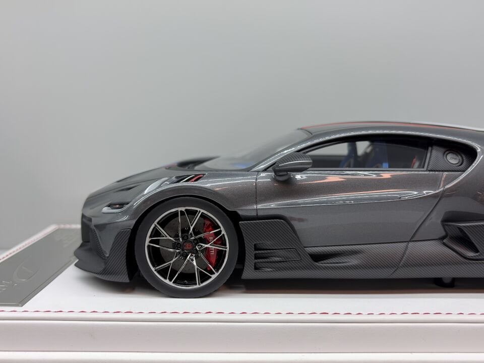 FC MODELS BUGATTI DIVO NOCTURNE/FRENCH STRIP 1:18