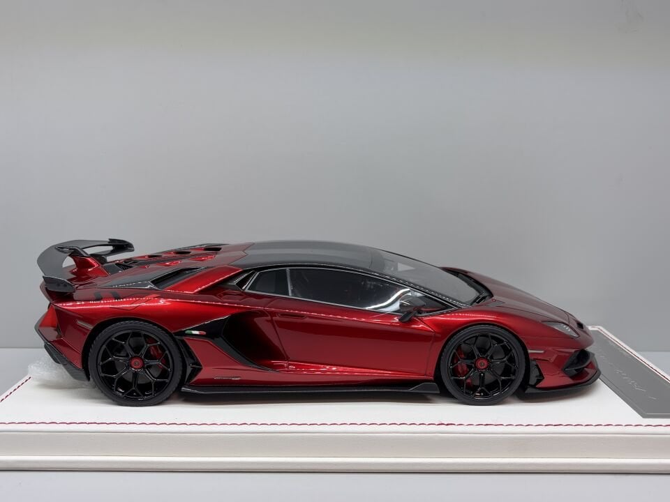 DINO MODEL LAMBORGHINI AVENTADOR SVJ ROSSO EFESTE/BLACK ROOF 1:18