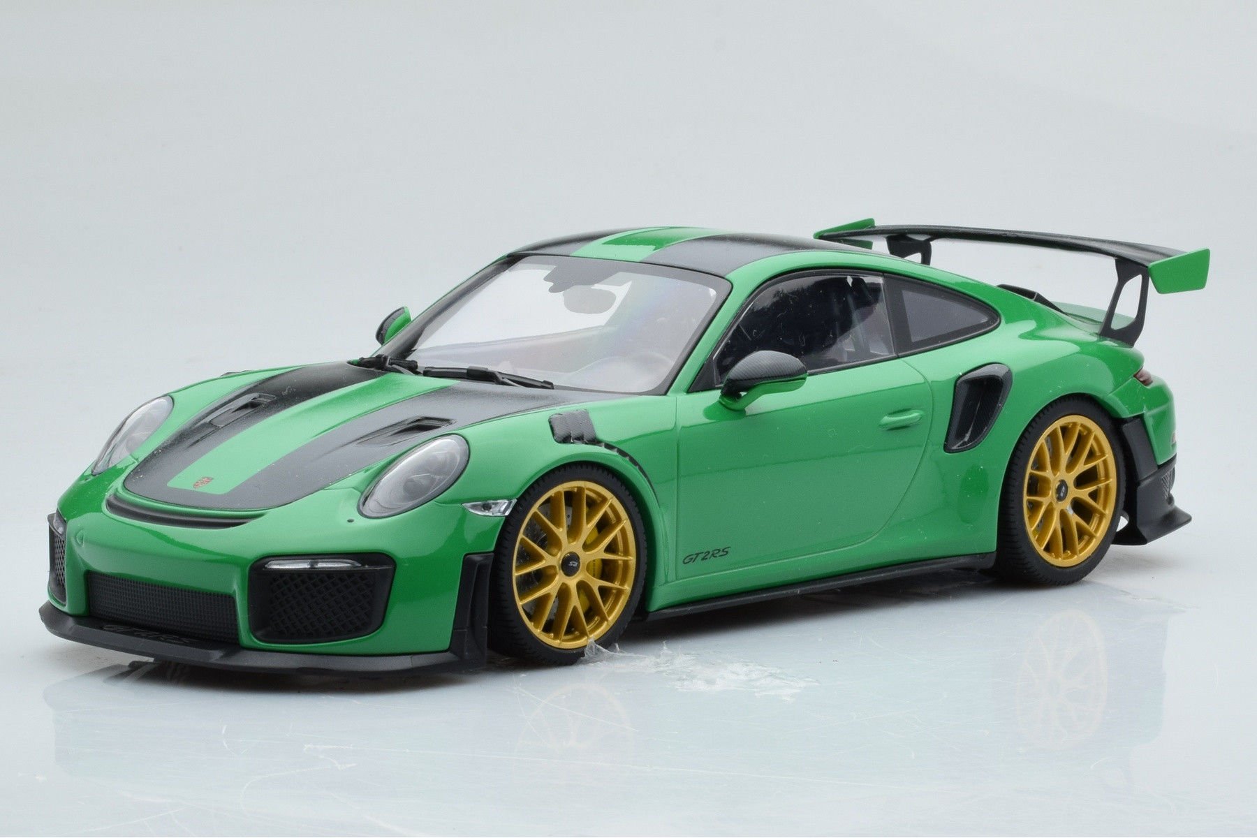 MINICHAMPS PORSCHE 911 GT2 RS 2018 1:18 (153068318)