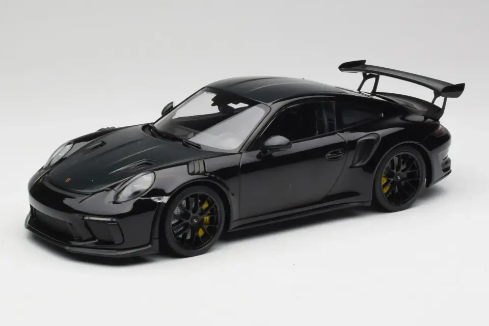 MINICHAMPS PORSCHE 911 GT2 RS 2018 1:18