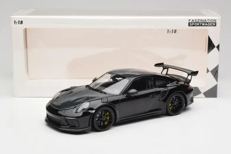 MINICHAMPS PORSCHE 911 GT2 RS 2018 1:18