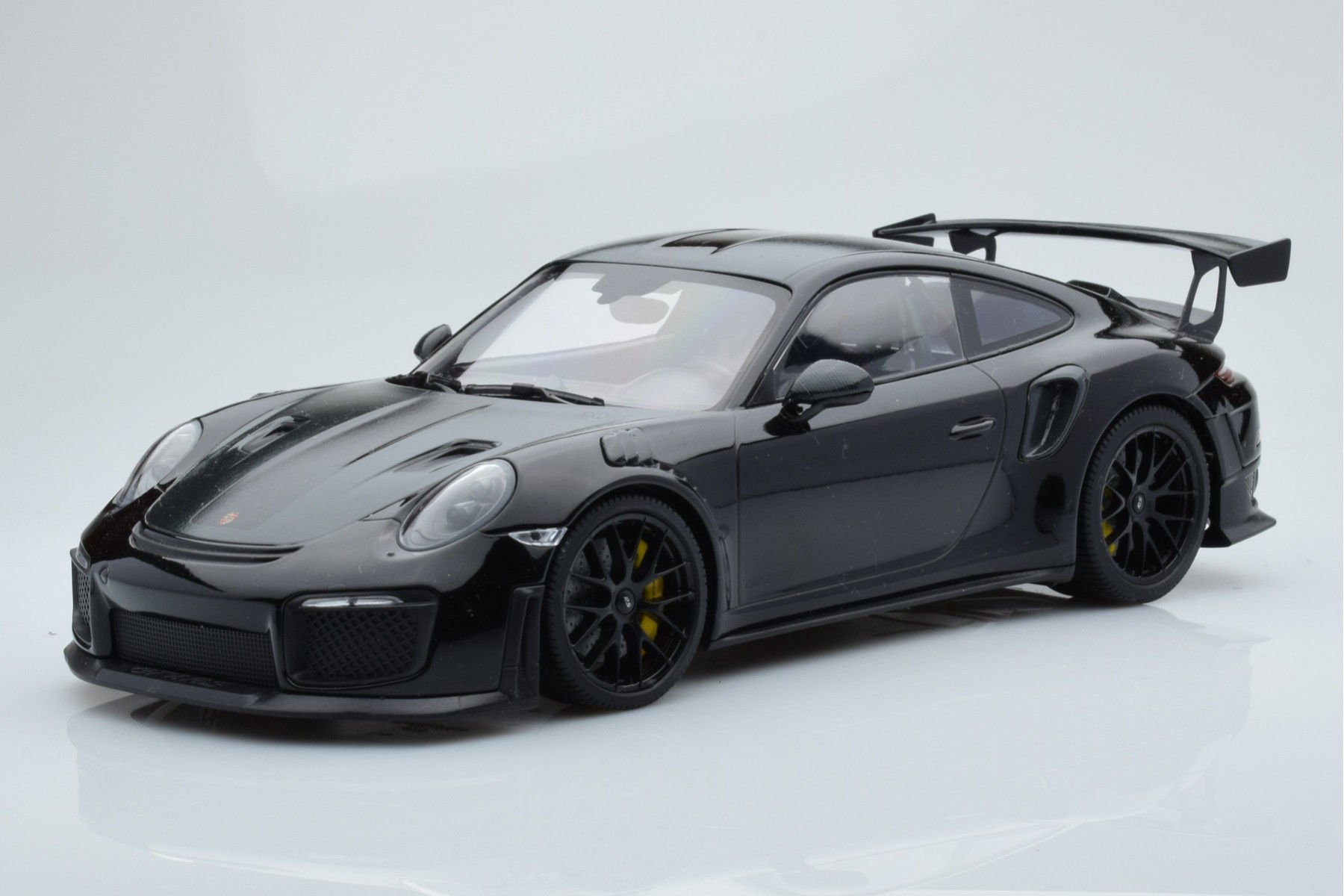 MINICHAMPS PORSCHE 911 GT2 RS 2018 1:18 (153068321)