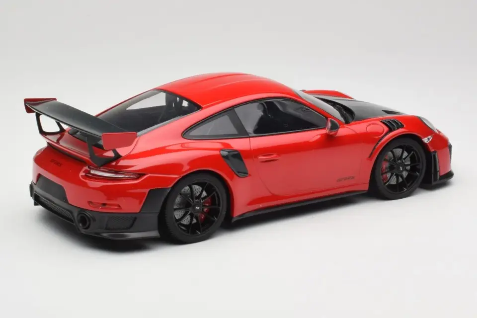 MINICHAMPS PORSCHE 911 GT2 RS COUPE 2018 1:18 (155068307)