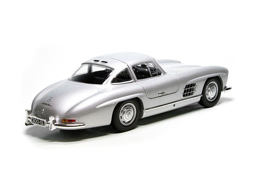 MINICHAMPS MERCEDES BENZ 300 SL (W198) 1955 1:18 (110037210)