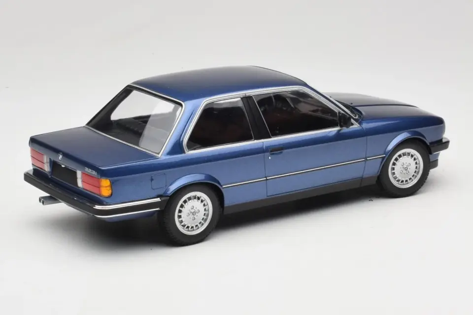 MINICHAMPS BMW 323I (E30) 1982 1:18 (155026009)