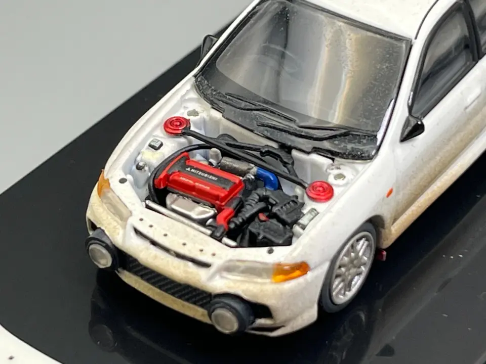 MOTORHELİX MITSUBISHI LANCER EVOLUTION IV MUDDY VER. WITH RALLY LIGHT 1:64