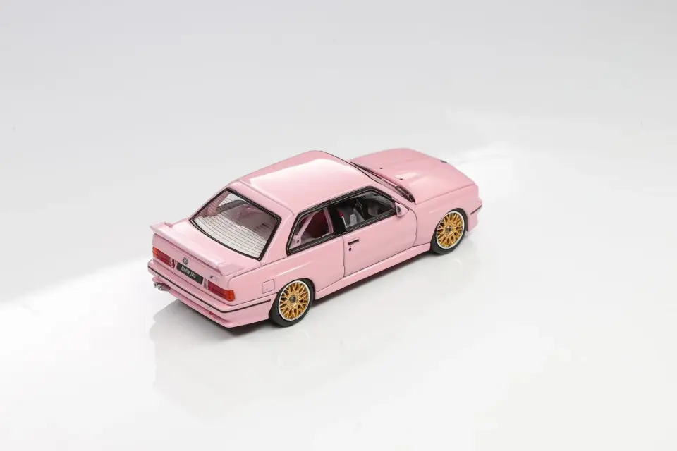 MORTAL MODEL BMW E30 M3 DTM GROUP A PINK 1:64