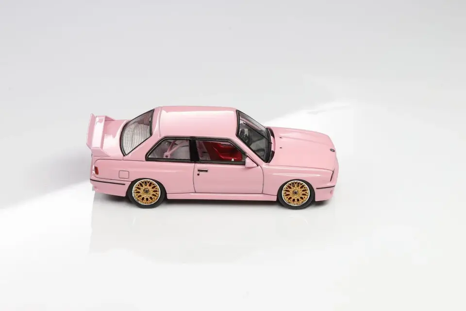 MORTAL MODEL BMW E30 M3 DTM GROUP A PINK 1:64