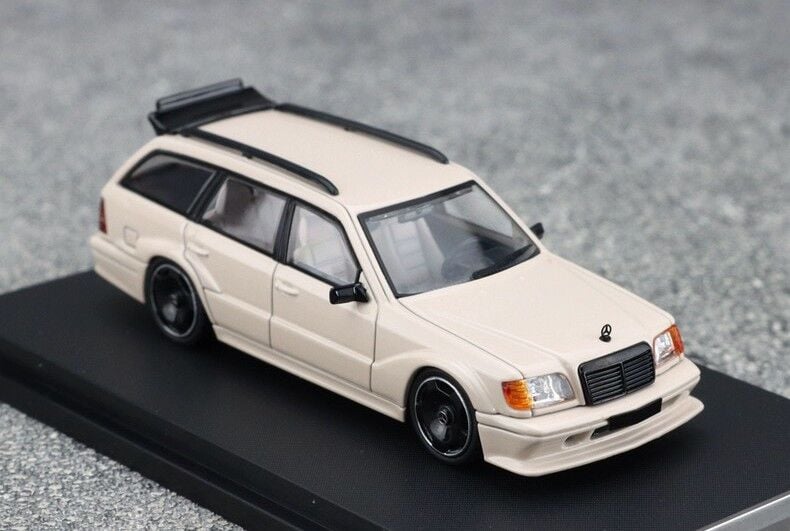 MORTAL MODEL MERCEDES-BENZ S124 1:64