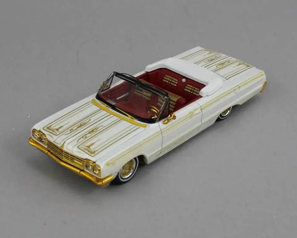 FINE WORKS64 CHEVROLET IMPALA LOWRIDER WHITE 1:64