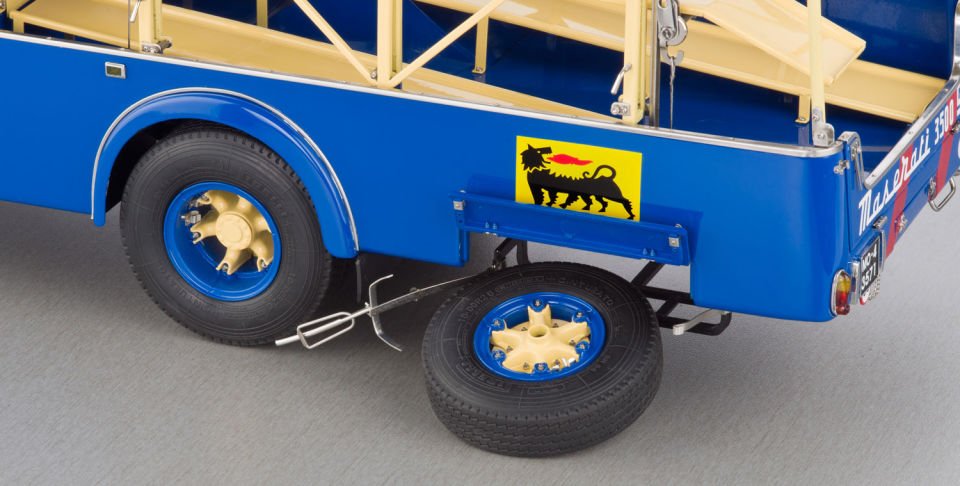 1:18 CMC 1957 Maserati Racing Transporter Fiat 642 RN2 Bartoletti