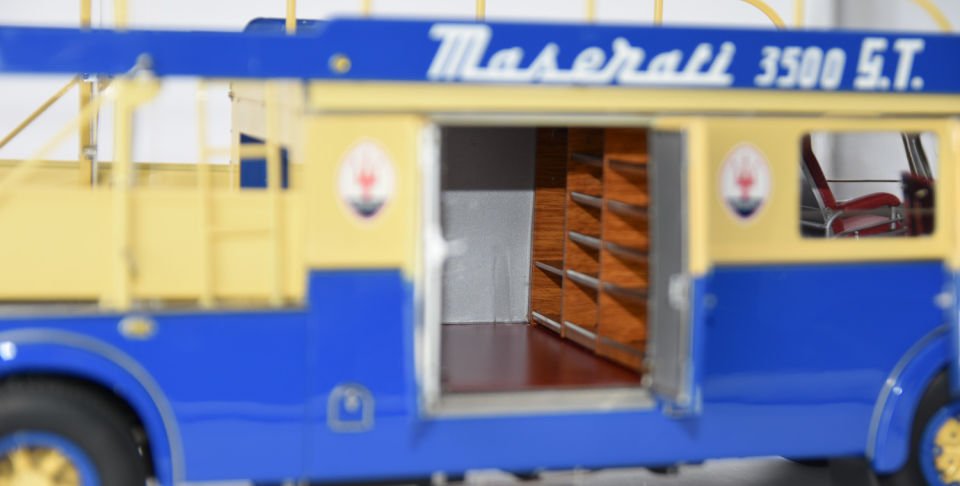 1:18 CMC 1957 Maserati Racing Transporter Fiat 642 RN2 Bartoletti