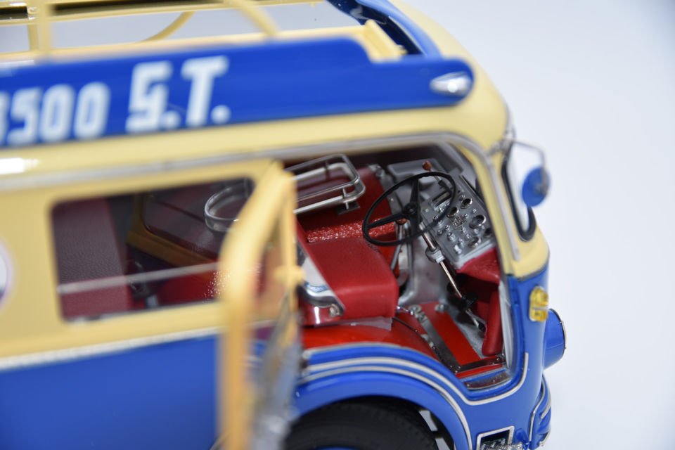1:18 CMC 1957 Maserati Racing Transporter Fiat 642 RN2 Bartoletti
